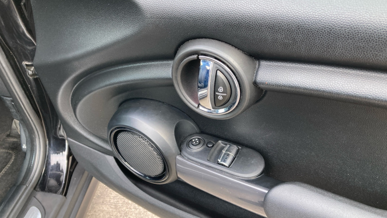 MINI Hatchback 1.5 Cooper D 3dr Diesel Hatchback